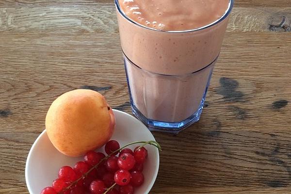 Currant, Apricot and Banana Smoothie