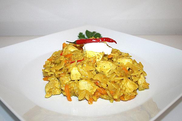 Curry Kritharaki Pan with Chicken and Carrots