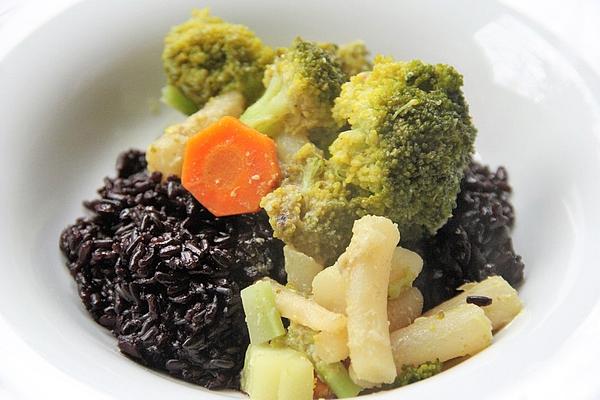 Curry with Black Salsify and Black Rice