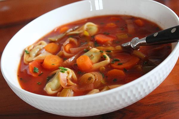 Delicious Vegetable – Tomato – Soup with Tortellini