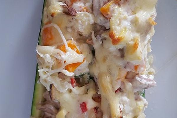 Delicious Zucchini Boats Filled with Sour Cream and Vegetables