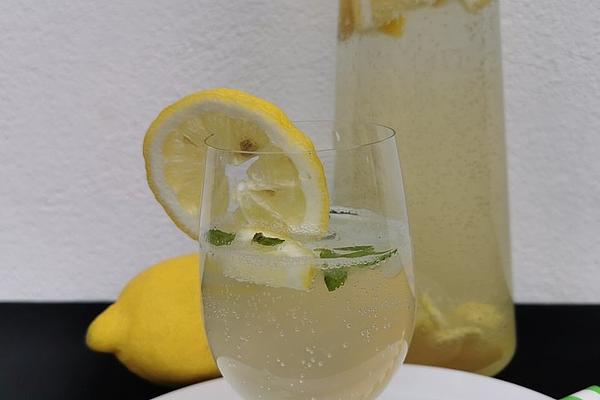 Elderflower Lemonade with Lemon, Ginger and Mint
