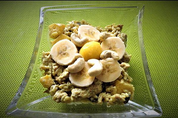 Exotic Mango Rice Salad with Banana, Chicken and Cashew Nuts