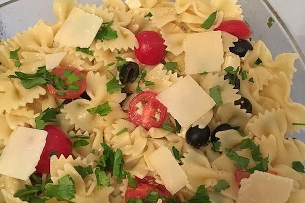 Farfalle with Cherry Tomatoes – Sheep Cheese – Sugo