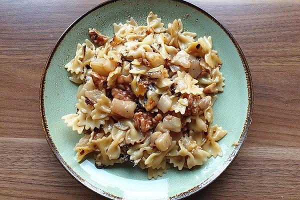 Farfalle with Gorgonzola, Pears and Walnuts