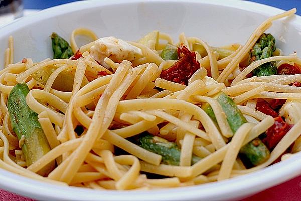 Farfalle with Green Asparagus and Tomatoes