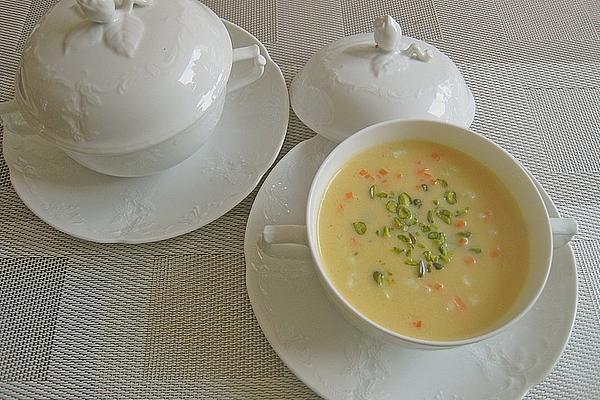 Fine Kohlrabi Cream Soup with Bite