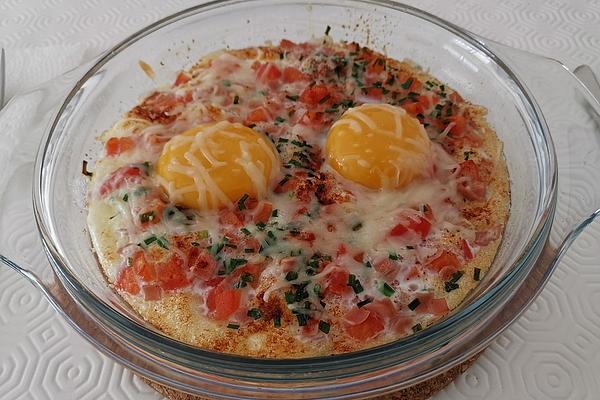 Fluffy Fried Egg with Ham, Tomatoes and Cheese