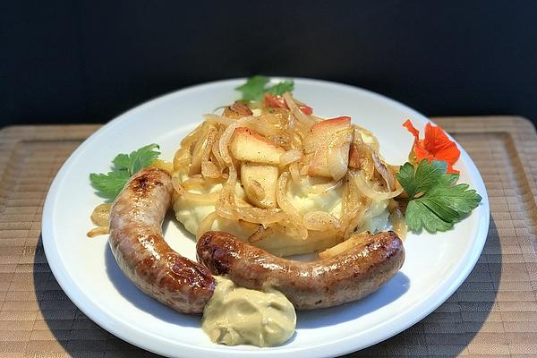 Fresh Sausage with Puree and Onions with Apples