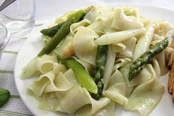 Fried Asparagus with Noodles