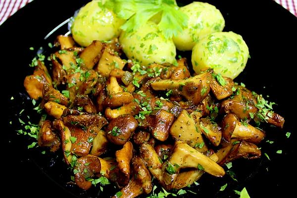 Fried Chanterelles with Buttered Potatoes