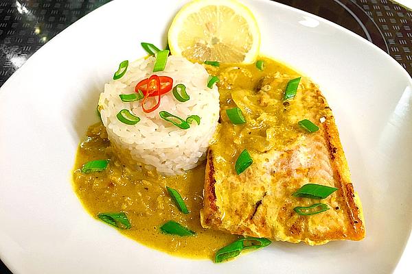 Fried Fish in Green Curry Sauce