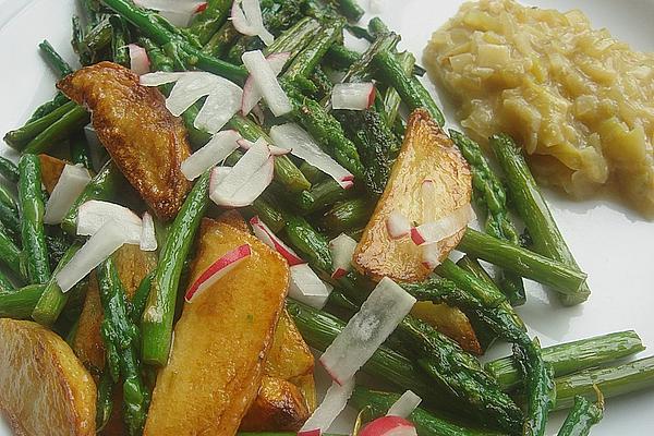 Fried Green Asparagus with Potato Wedges and Onion Sauce