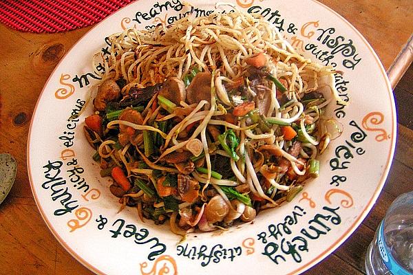 Fried Noodles with Sprouts