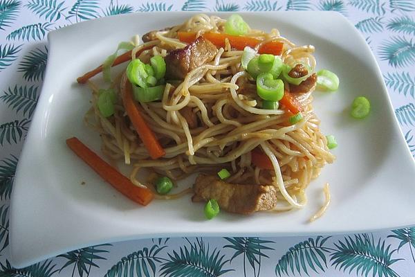Fried Noodles with Vegetables and Meat (Asian)