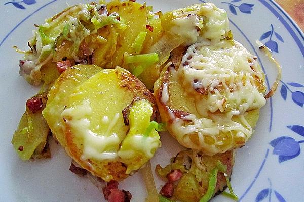 Fried Potatoes with Leek and Cheese