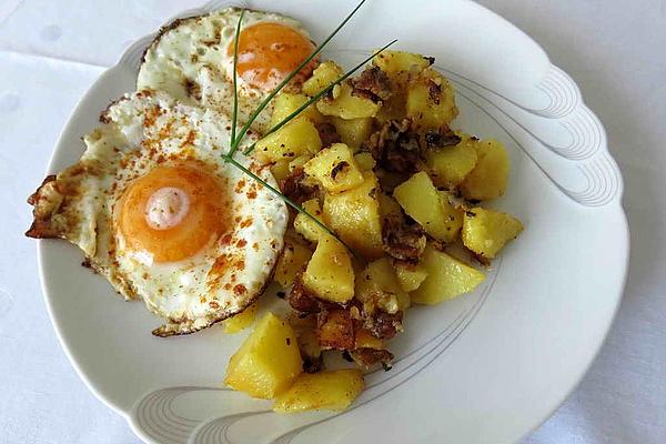 Fried Potatoes with Scrambled or Fried Eggs