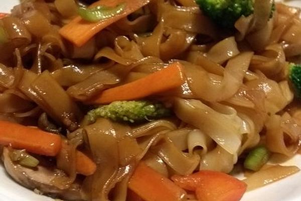 Fried Rice Noodles with Vegetables