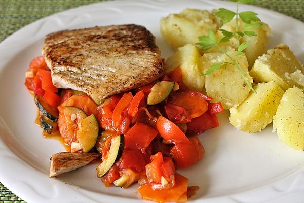 Fried Salmon Fillet in Tomato-zucchini-paprika Sauce