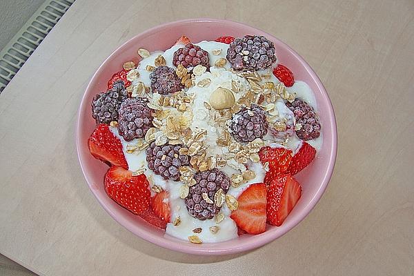 Fruit-granola with Cottage Cheese