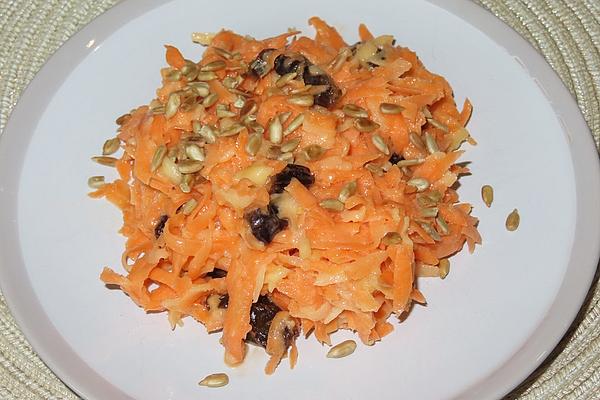 Fruity Carrot Salad with Garlic