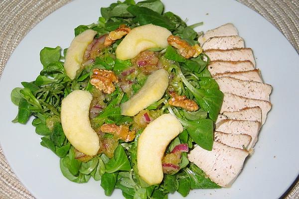 Fruity Lamb`s Lettuce with Chicken Breast