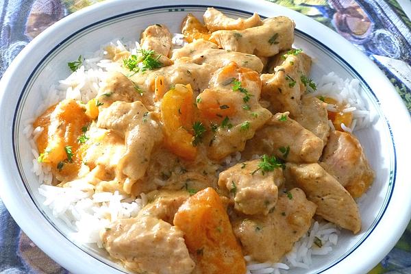 Fruity Sliced ​​chicken with Apricots in Creamy Wine Tarragon Sauce