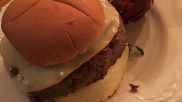 Camembert Burger