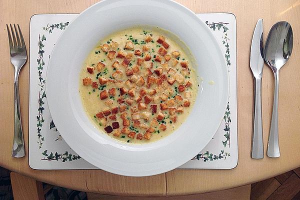 Garlic Creme Soup with Croutons