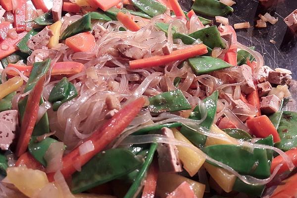 Glass Noodles with Tofu, Bell Pepper and Snow Peas