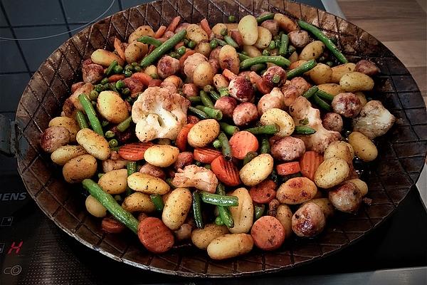 Gnocchi and Vegetable Pan with Meatballs