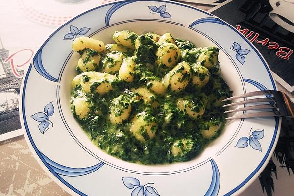 Gnocchi in Spinach Cheese Sauce