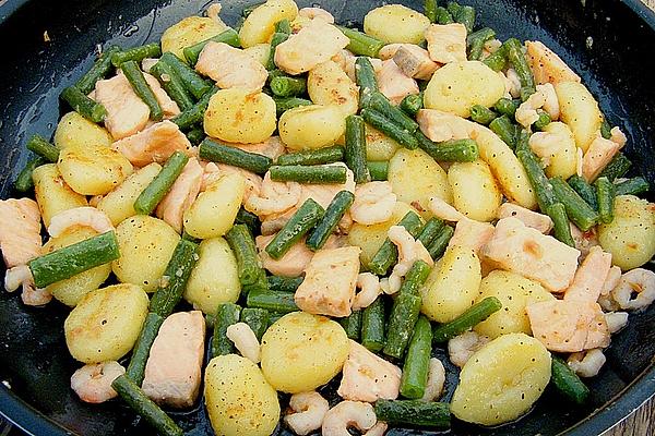 Gnocchi – Pan with Salmon, Shrimp and Beans