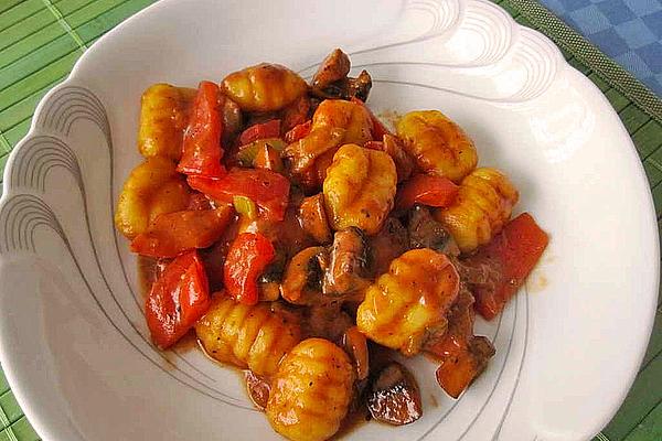 Gnocchi – Pan with Vegetables in Tomato Cream Sauce