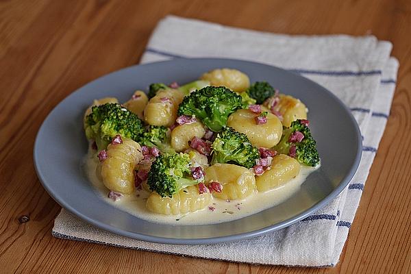 Gnocchi with Broccoli and Diced Ham