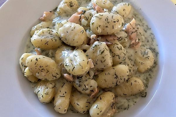 Gnocchi with Smoked Salmon and Dill Sauce