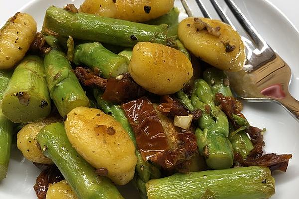 Gnocchi with Tomatoes and Green Asparagus