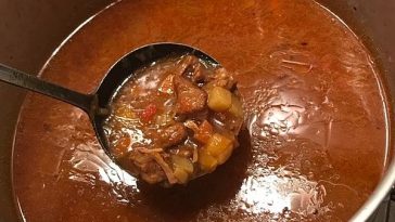 Goulash Soup À La Grandma