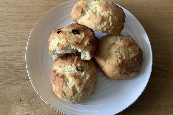 Grandma Otti`s Lively Breakfast Quark Rolls with and Without Raisins