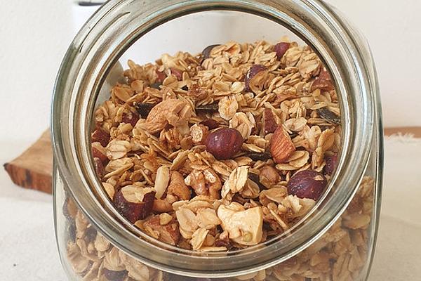 Granola with Oat Flakes, Buckwheat, Nuts and Maple Syrup