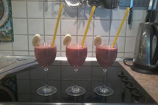 Grape and Banana Smoothie with Curdled Milk