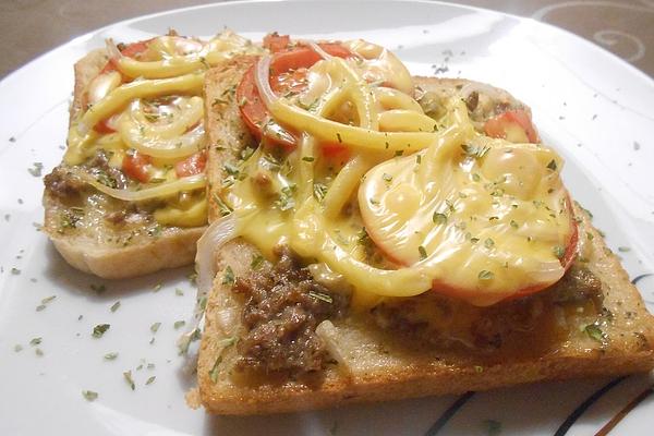 Gratinated Toast with Minced Meat