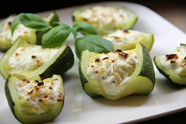 Gratinated Zucchini Boats with Goat Cheese and Honey