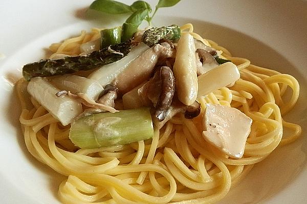 Green and White Asparagus with King Oyster Mushrooms on Spaghetti