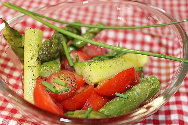 Green Asparagus and Tomato Salad