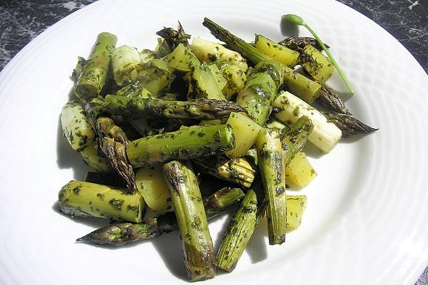 Green Asparagus with Potatoes in Wild Garlic Paste