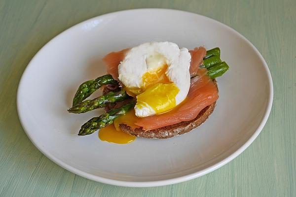 Green Asparagus with Smoked Salmon and Poached Egg