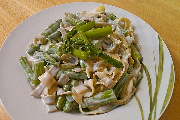 Green Asparagus with Spaghetti and Gorgonzola