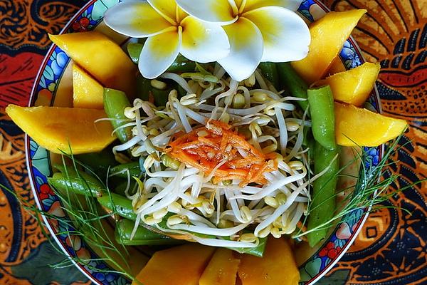 Green Beans with Bean Sprouts and Carrot Threads in Oyster Sauce