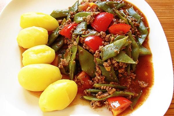 Green Beans with Minced Meat and Tomatoes